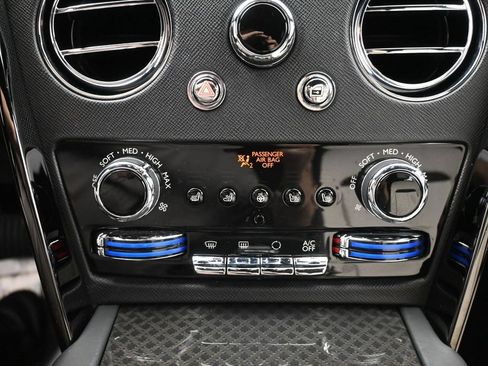 Used 2021 Rolls-Royce Cullinan Black Badge AWD/4WD image 18