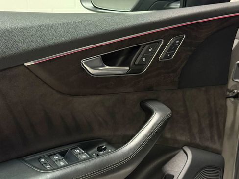 Used 2019 Audi Q8 Prestige w/ Luxury Package image 15