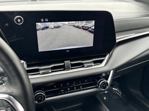 Used 2025 Chevrolet Equinox LT FWD image 24