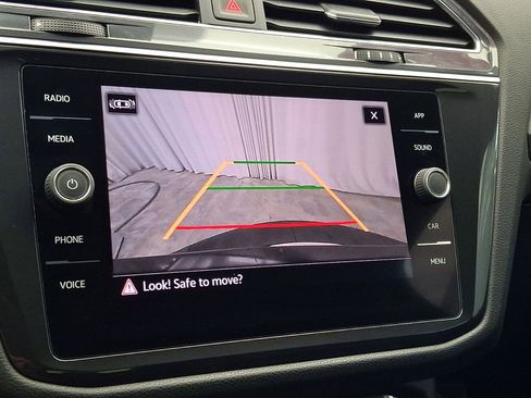 Used 2022 Volkswagen Tiguan SE image 15