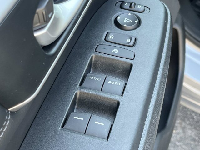 Used 2017 Honda CR-V Touring image 32