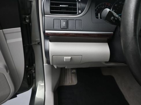 Used 2013 Toyota Camry XLE FWD image 12