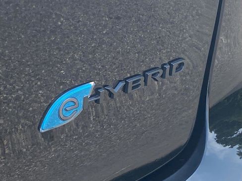 Used 2023 Chrysler Pacifica Limited w/ Uconnect Theater Family Group image 6