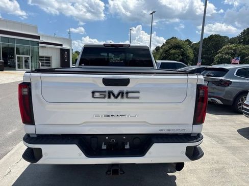Used 2024 GMC Sierra 2500 Denali Ultimate AWD/4WD image 3