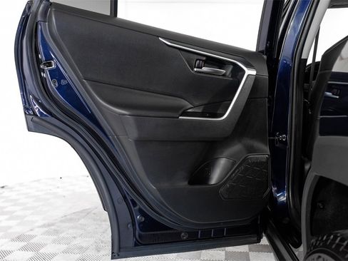 Used 2021 Toyota RAV4 XLE Premium image 51