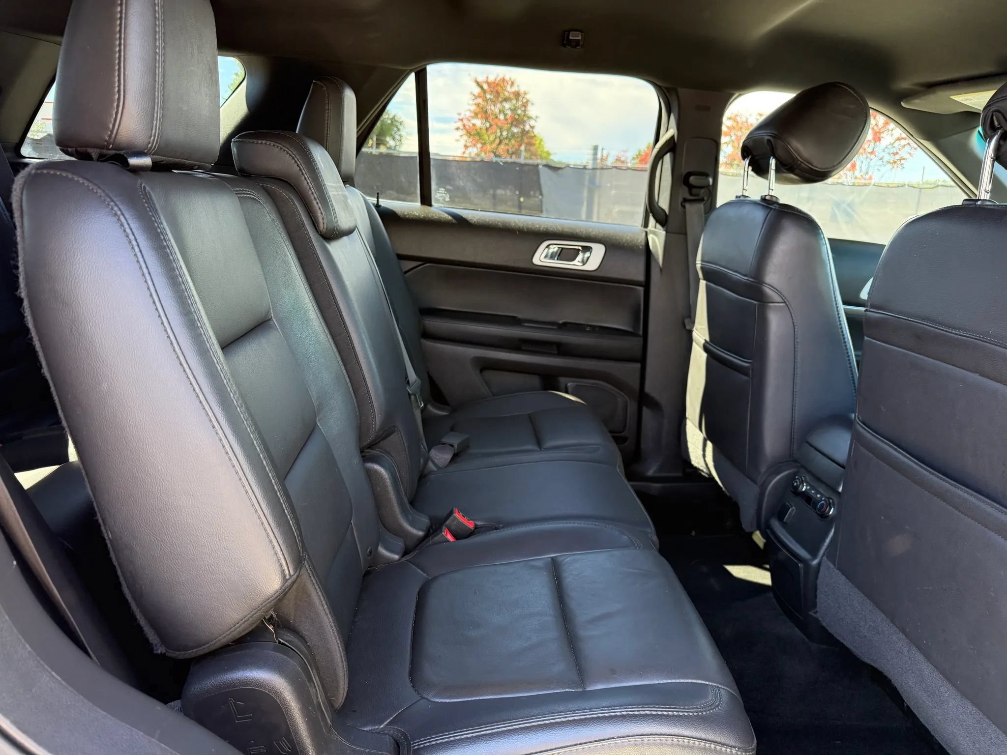 Used 2015 Ford Explorer XLT w/ Equipment Group 202B AWD/4WD image 20