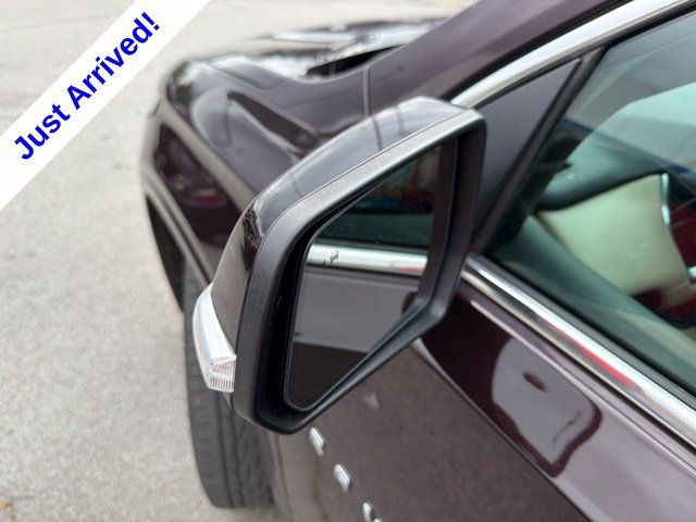Used 2023 Chevrolet Traverse Premier FWD image 12