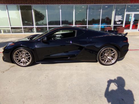 Used 2025 Chevrolet Corvette Z06 RWD image 8