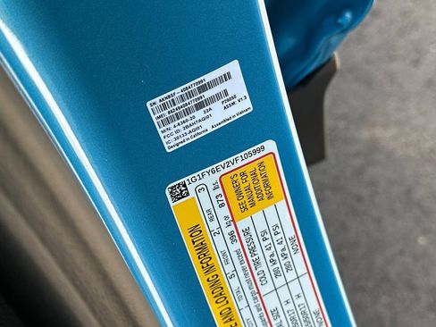 New 2027 Chevrolet Bolt LT w/ Comfort Package FWD image 27