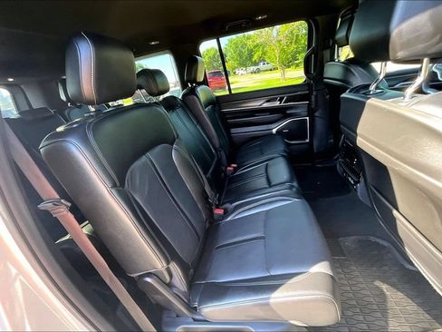 Used 2024 Jeep Wagoneer L Series II w/ Flexible Seating Group AWD/4WD image 26