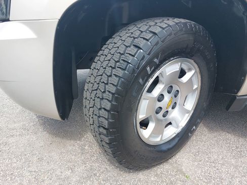 Used 2010 Chevrolet Suburban LS RWD image 27