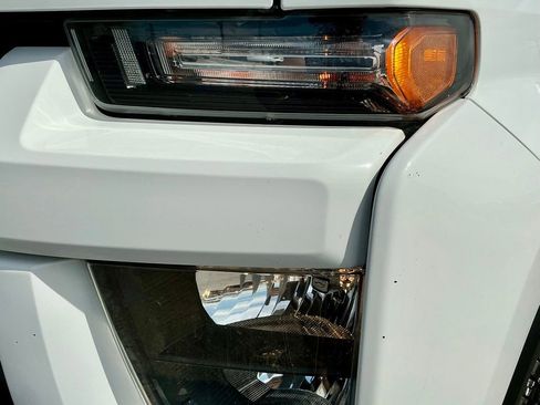 Used 2022 Chevrolet Silverado 2500 Custom w/ Custom Value Package AWD/4WD image 6