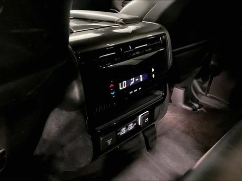 Used 2023 Jeep Wagoneer 4WD w/ Premium Group I image 35