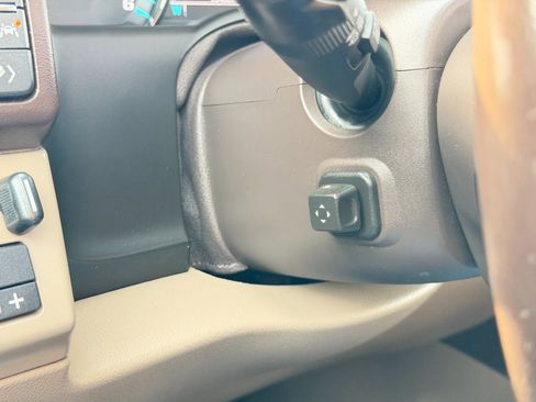 Used 2018 Chevrolet Suburban LT image 86