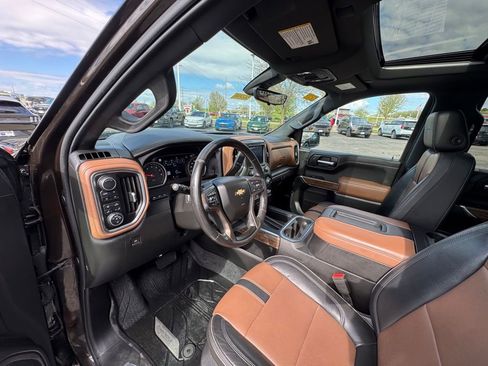 Used 2019 Chevrolet Silverado 1500 High Country w/ Technology Package AWD/4WD image 12