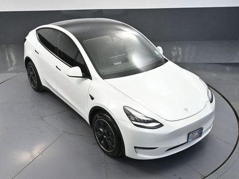 Used 2022 Tesla Model Y Long Range image 50