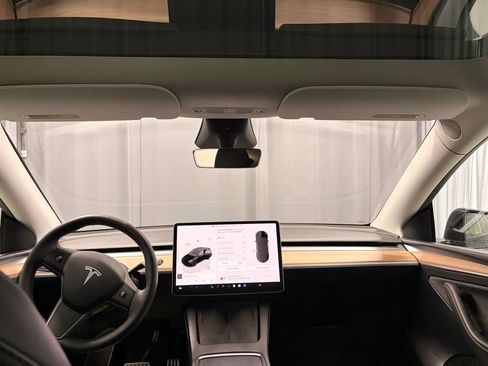 Used 2023 Tesla Model Y Performance image 12