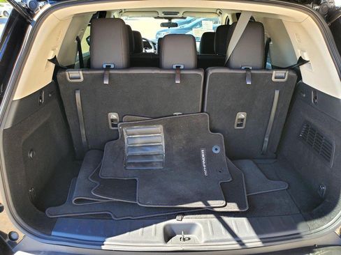 Used 2022 Nissan Pathfinder SV AWD/4WD image 18
