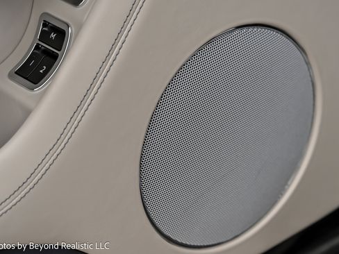 Used 2022 Bentley Bentayga image 26