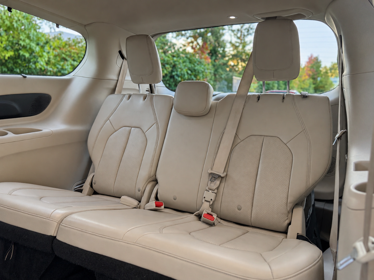 Used 2021 Chrysler Pacifica Touring-L FWD image 18