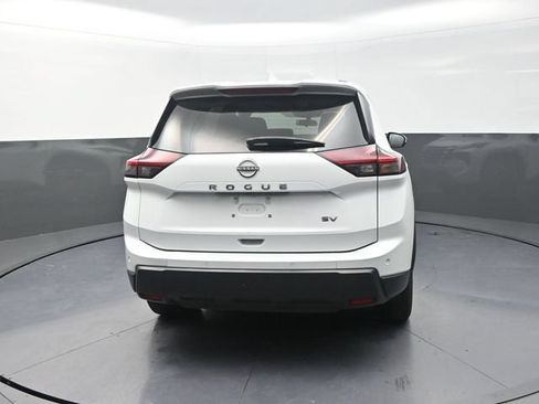 Used 2024 Nissan Rogue SV FWD image 7