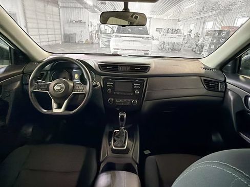 Used 2017 Nissan Rogue SV FWD image 10