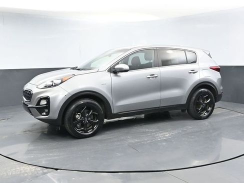 Used 2022 Kia Sportage LX image 2