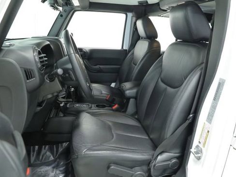 Used 2017 Jeep Wrangler Unlimited Sahara image 25