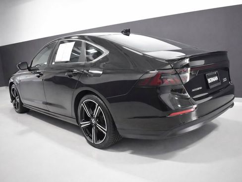 Used 2023 Honda Accord Sport image 3