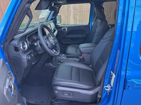 New 2026 Jeep Gladiator Sport AWD/4WD image 9