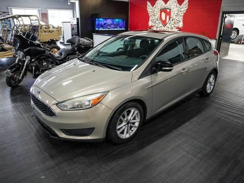 Used 2016 Ford Focus SE FWD image 2