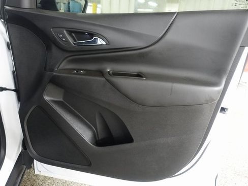 Used 2023 Chevrolet Equinox LT image 23