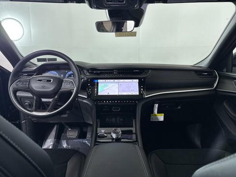 New 2026 Jeep Grand Cherokee Altitude image 3