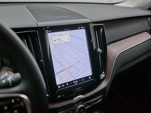 Certified 2023 Volvo XC60 B5 Ultimate w/ Climate Package image 14