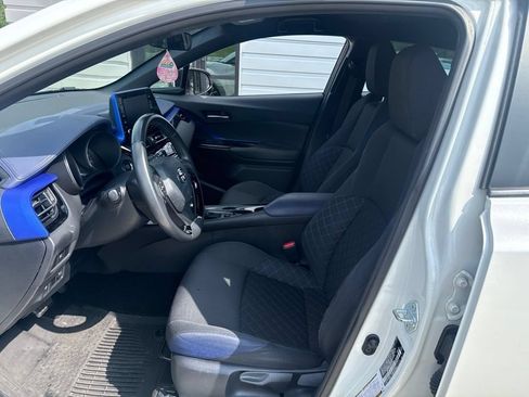 Used 2021 Toyota C-HR XLE FWD image 14