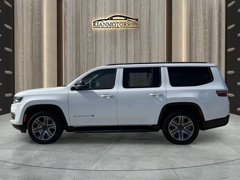Used 2024 Jeep Wagoneer Series II w/ Flexible Seating Group image 4
