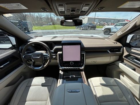 Used 2025 GMC Yukon Denali w/ Sun & Power Step Package image 3