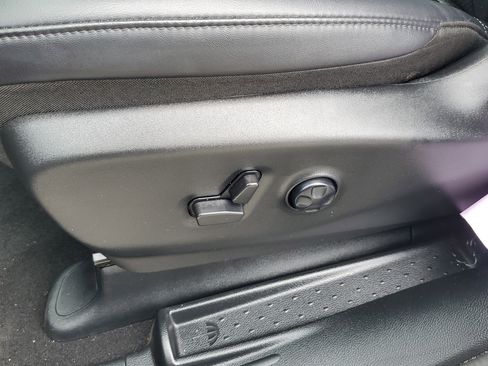 Used 2025 Chrysler Pacifica Select FWD image 17