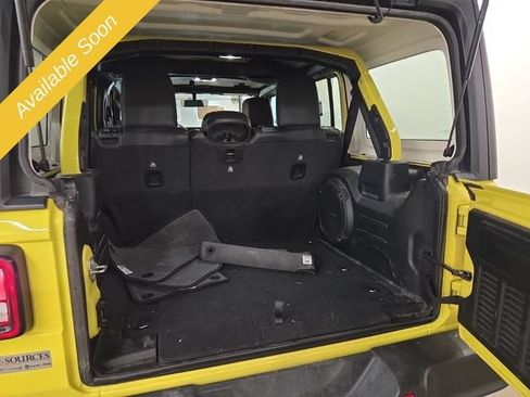 Used 2023 Jeep Wrangler Unlimited Rubicon w/ Cold Weather Group AWD/4WD image 10