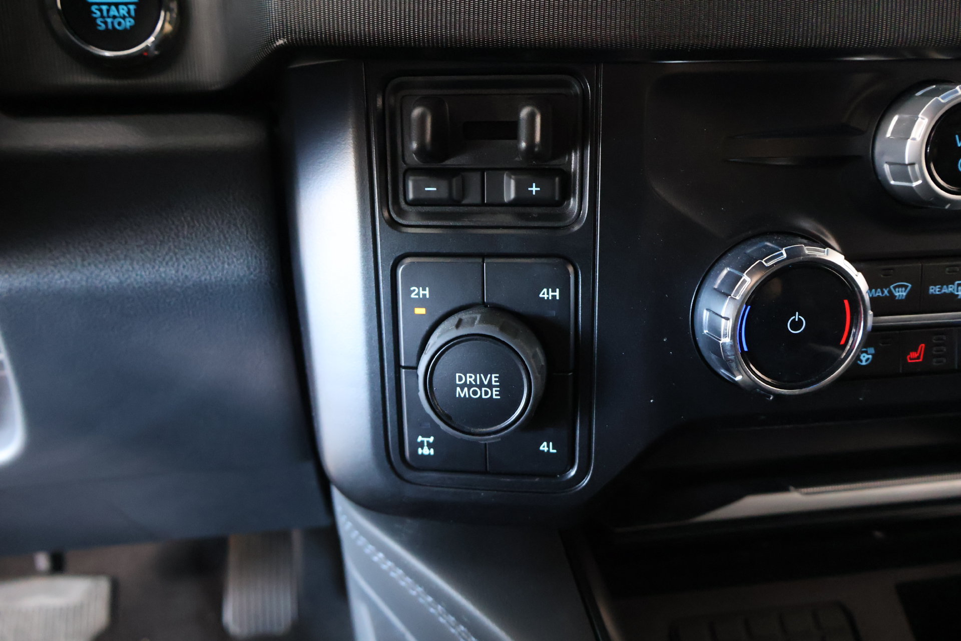 Used 2026 Ford F250 Platinum w/ FX4 Off-Road Package AWD/4WD image 9