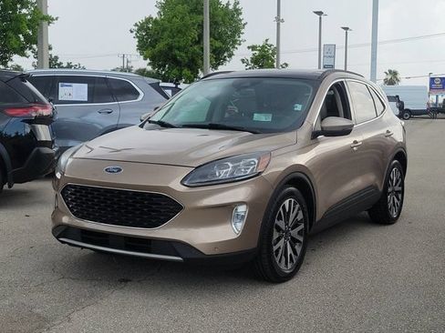Certified 2020 Ford Escape Titanium FWD image 3