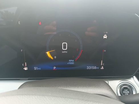 Used 2025 Chevrolet Trax LT w/ LT Convenience Package FWD image 2