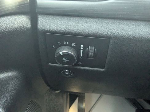 Used 2020 Jeep Grand Cherokee Laredo w/ 18" Wheel & 8.4" Radio Group image 19