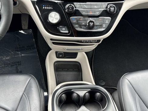 Used 2024 Chrysler Pacifica Touring-L image 15