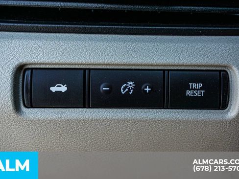Used 2025 Nissan Altima 2.5 SV FWD image 42