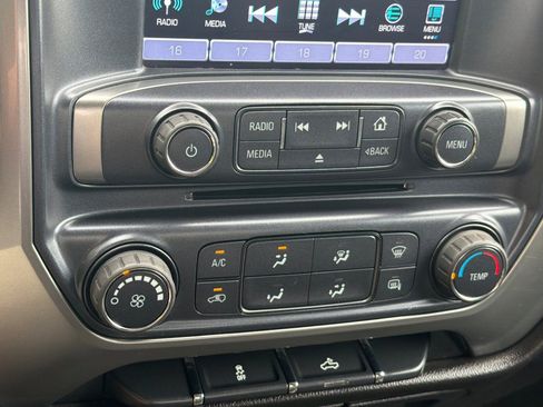 Used 2018 Chevrolet Silverado 1500 LT AWD/4WD image 19