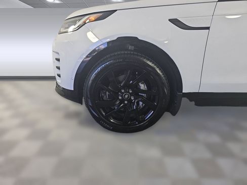 Certified 2025 Land Rover Discovery Dynamic SE image 10