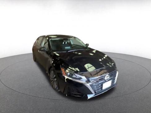 Used 2025 Nissan Altima 2.5 SV FWD image 3