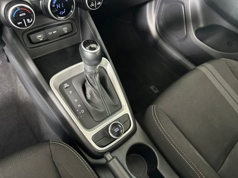 Used 2023 Hyundai Venue SEL image 20