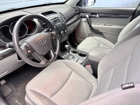 Used 2011 Kia Sorento LX w/ Convenience Pkg AWD/4WD image 9